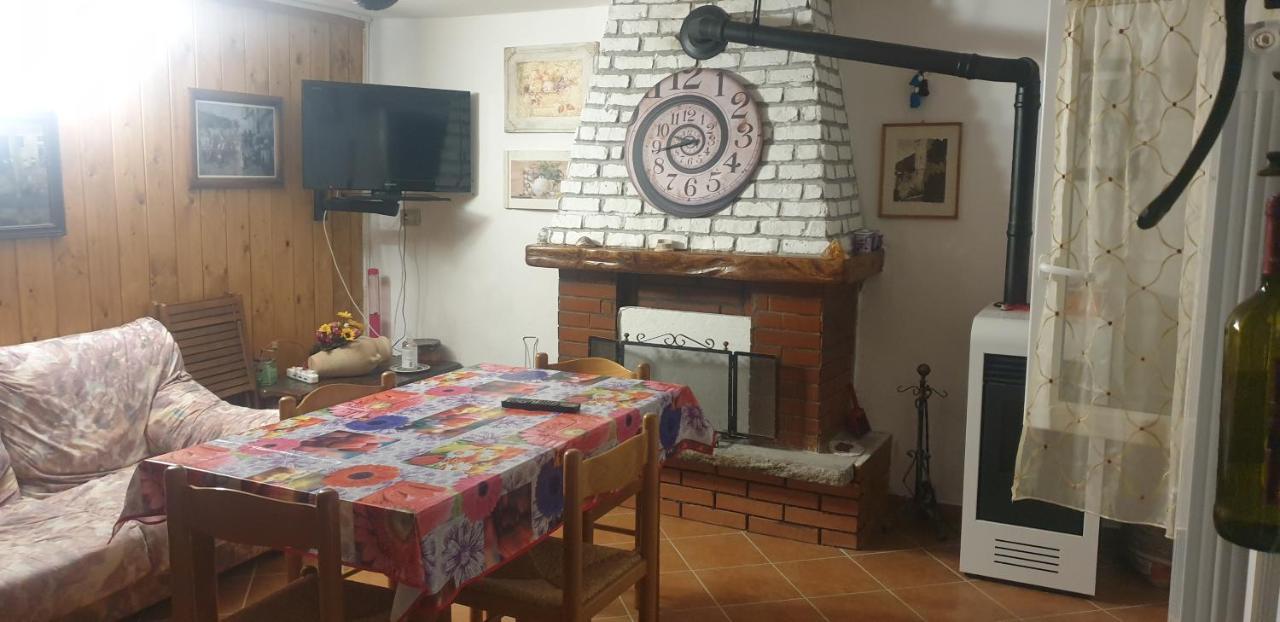 Casa Vacanze Mingos Lodio Di La Carpineta Exterior foto
